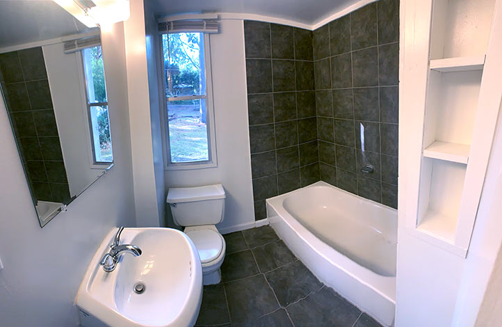 Bathroom of Manhattan Apartments in Homewood, Alabama